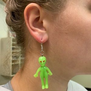 Glow-in-the-Dark Alien Earrings 🧩